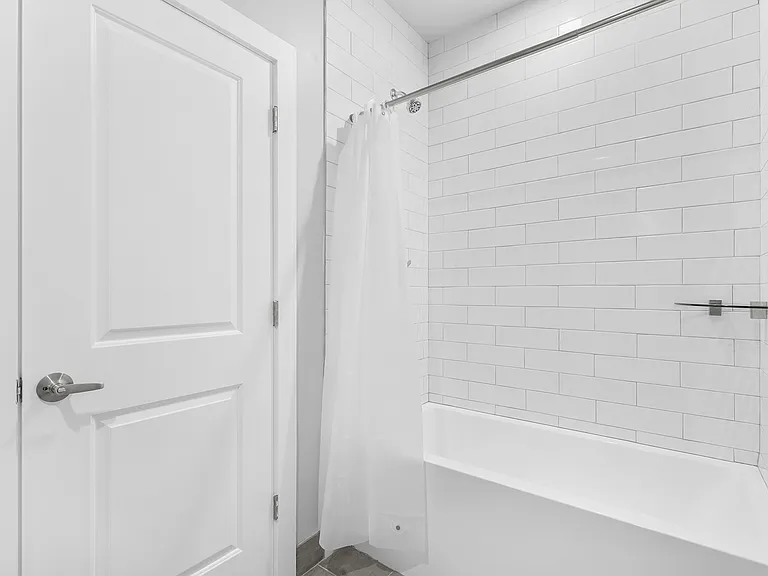 132 W Ashmead St — Photo 1
