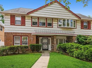 221-48 58th Ave #1F, Oakland Gardens, NY 11364