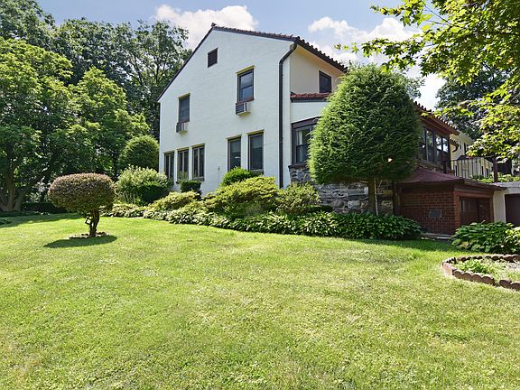 3rd image of 95 Park Dr