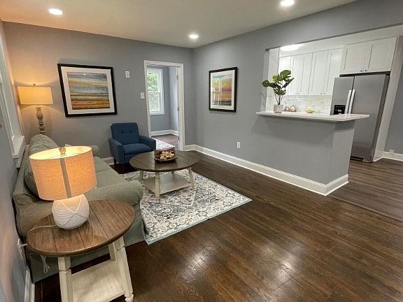 3rd image of 1034 Greystone Ave