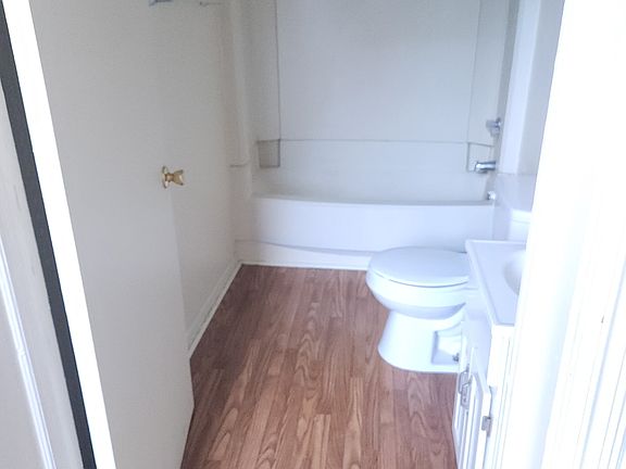 5th image of 1021 E Main St #27