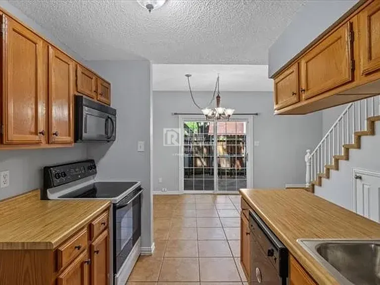 234 Samuel Blvd #P-1 — Photo 12
