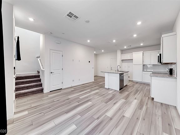 4th image of 206 Wewatta Ave