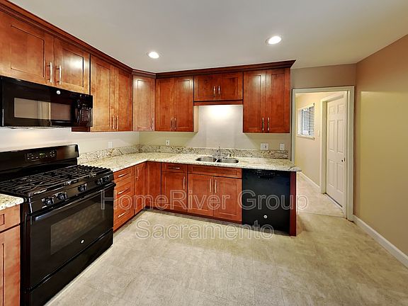 3rd image of 1428 27th Ave