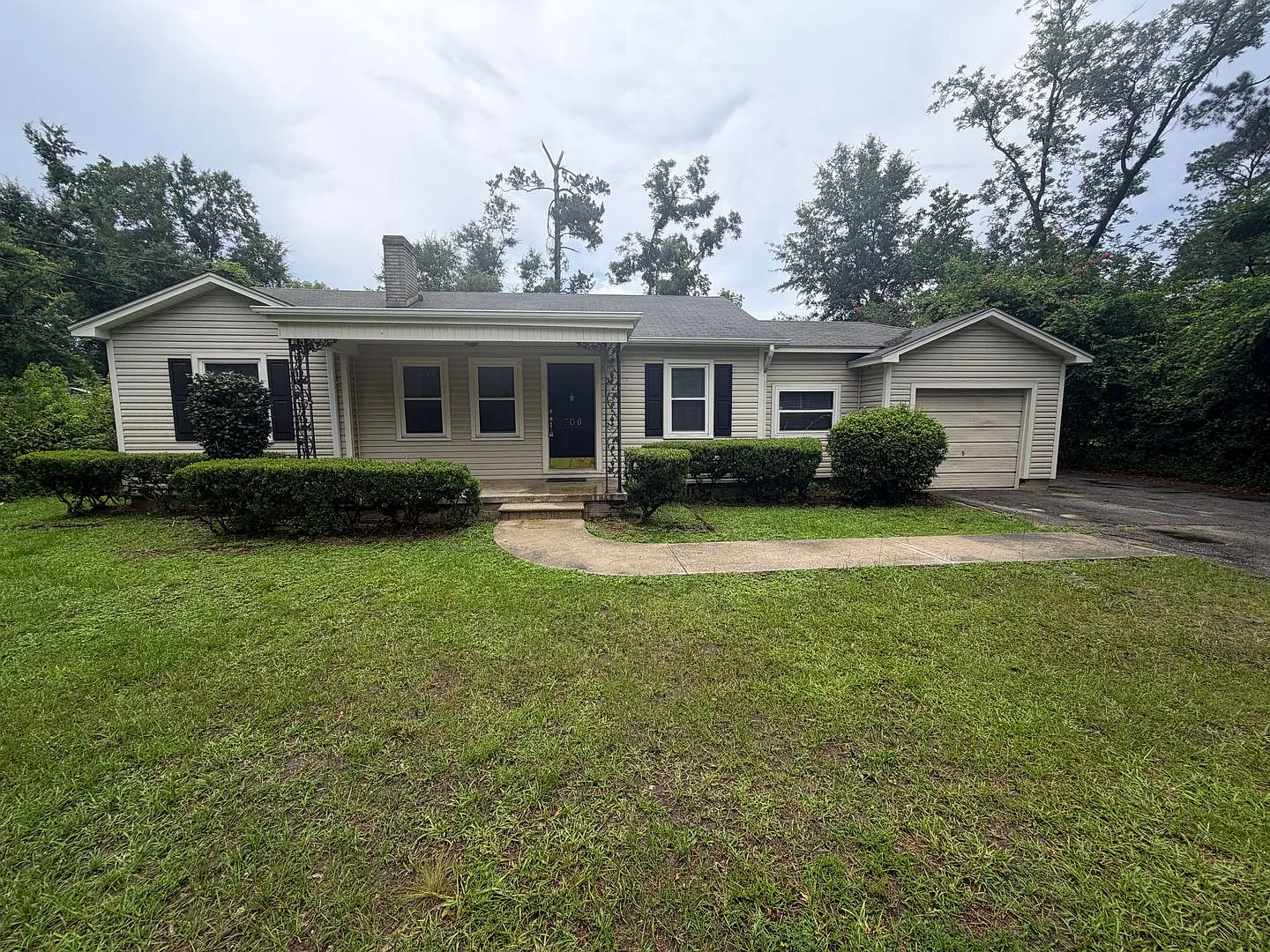 Charming 3 Bedroom 1 Bathroom in Valdosta — Photo 1
