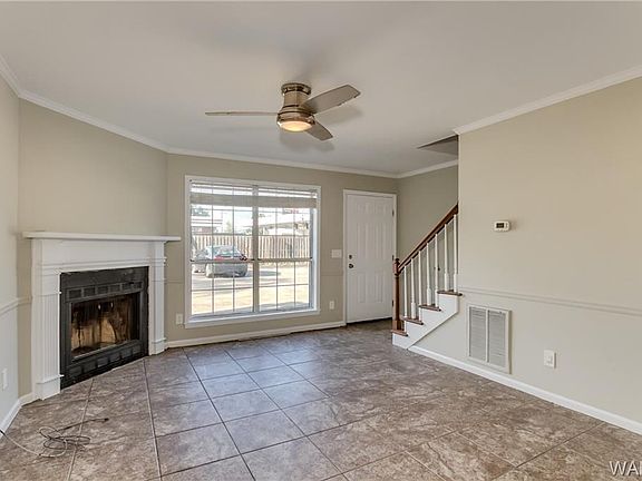 3rd image of 1605 Hackberry Ln APT 8