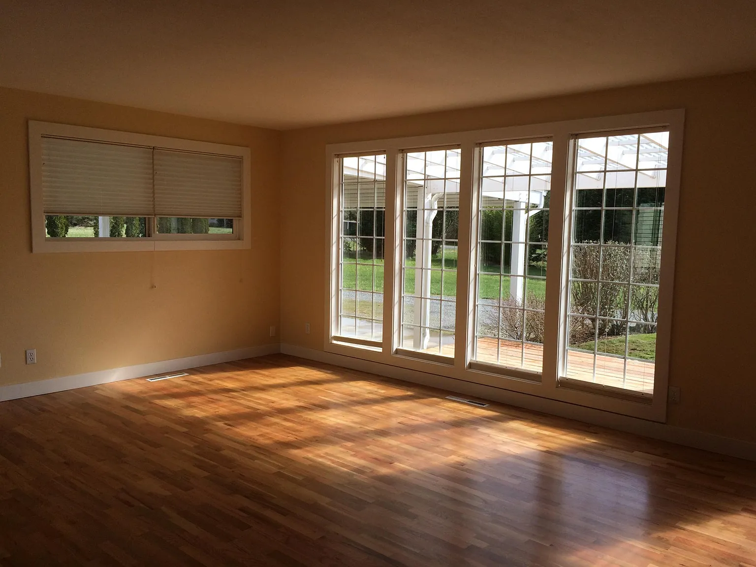 1366 Country Ln — Photo 3