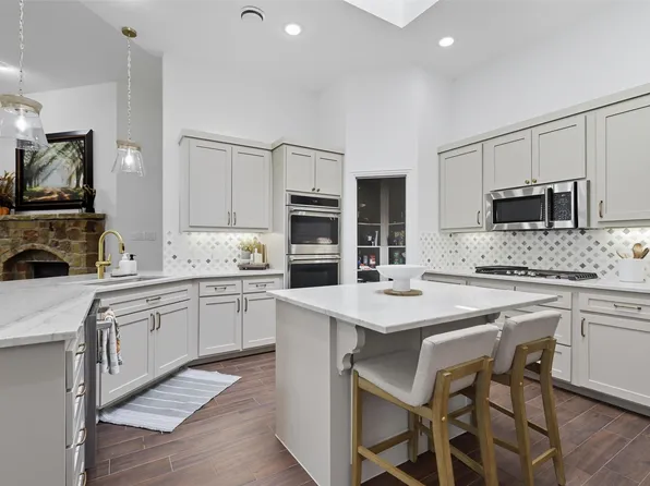 109 Diablo Dr, Burleson, TX 76028