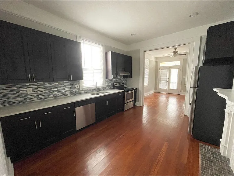 3930 Coliseum St #32 — Photo 4