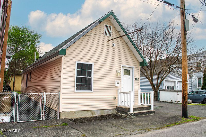 2nd image of 1862 8th Avenue