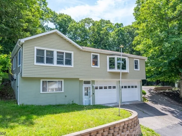 335 Elmira Trl, Hopatcong Boro, NJ 07843