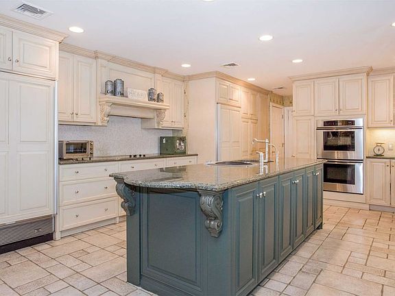4th image of 21 Clearmeadow Ln