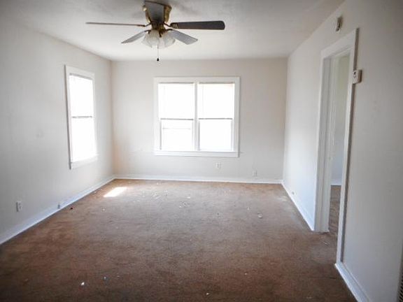 3rd image of 112 1/2 SE 1st St Unit B