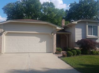 1732 Lakewood Dr, Troy, MI
