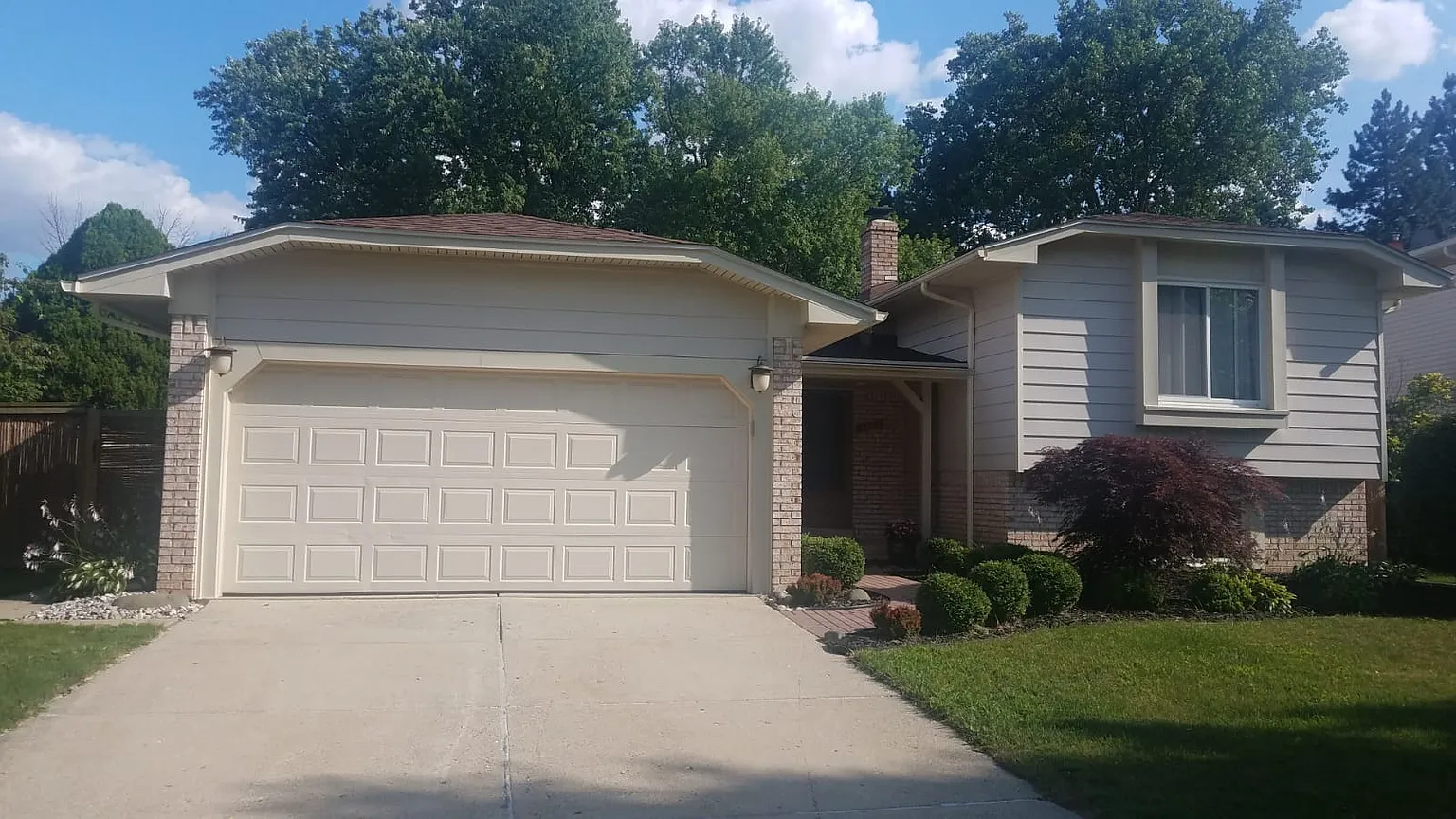 1732 Lakewood Dr photo 1