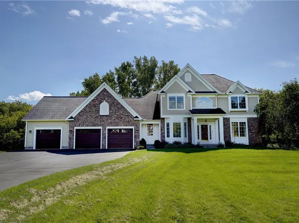 11 Old French Rd, Honeoye Falls, NY 14472