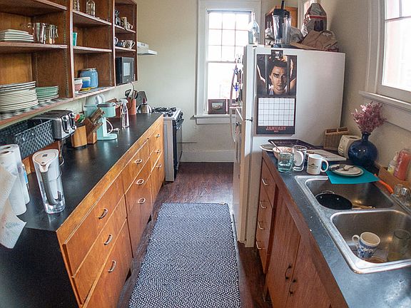 5th image of 2815 Salado St #1