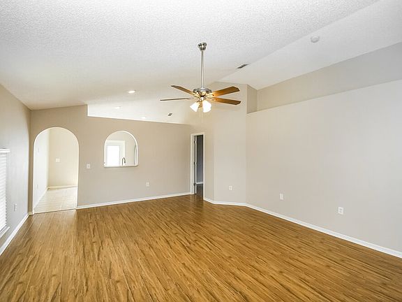 4th image of 5590 Oak Crossing Ct