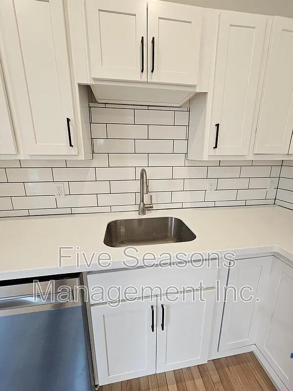 2 bed, 1.0 bath, 800 sqft, $2,350 — Photo 4