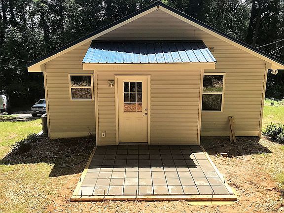 3rd image of 415 Cox St