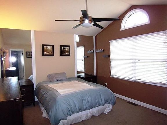 4th image of 5 Scarsdale Ct