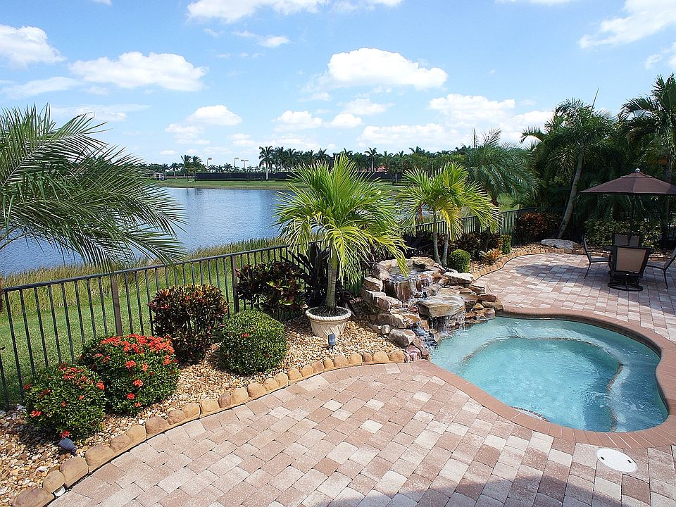 WOW...tropical oasis