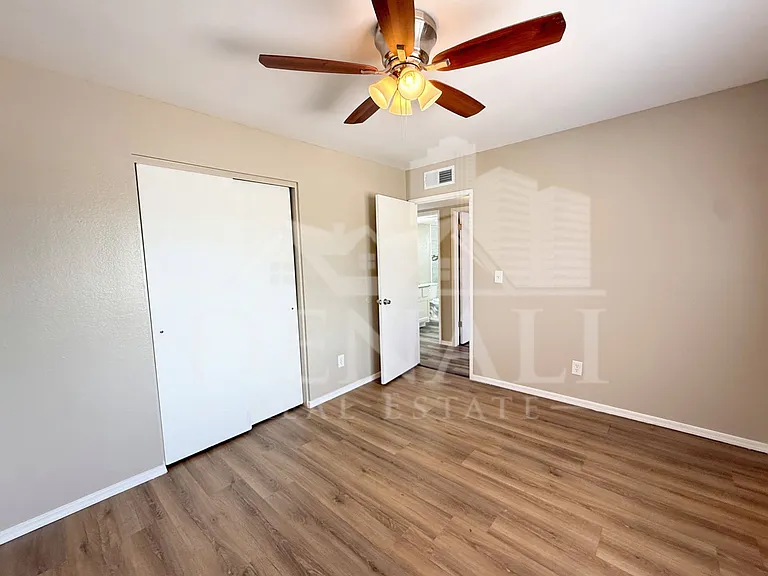 10921 W Sells Dr — Photo 15