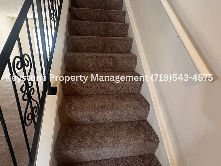 Updated 2 Bedroom Belmont Townhome with Attached Garage & Fenced Yard $1300/$1300 — Photo 21