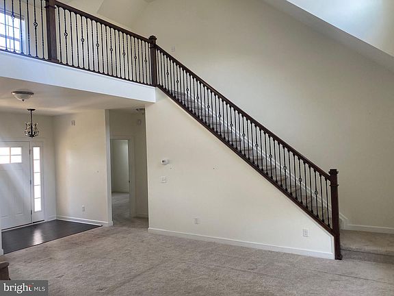 4th image of 69 Amanda Ave