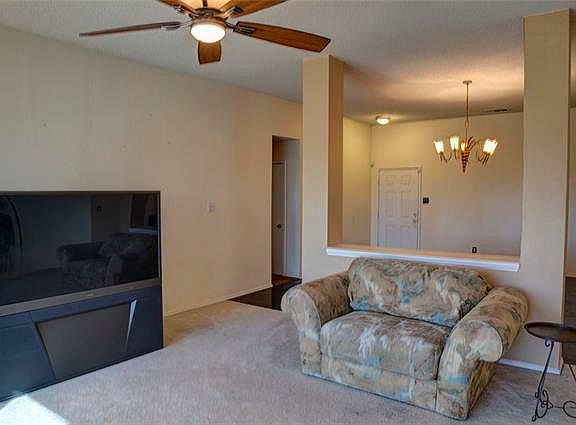 4th image of 2644 Saint Andrews Dr