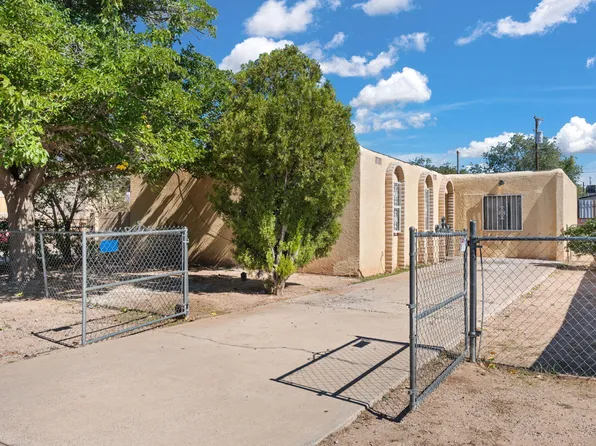 310 Grove St NE, Albuquerque, NM 87108