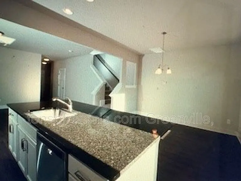 437 Pangel Ln — Photo 4
