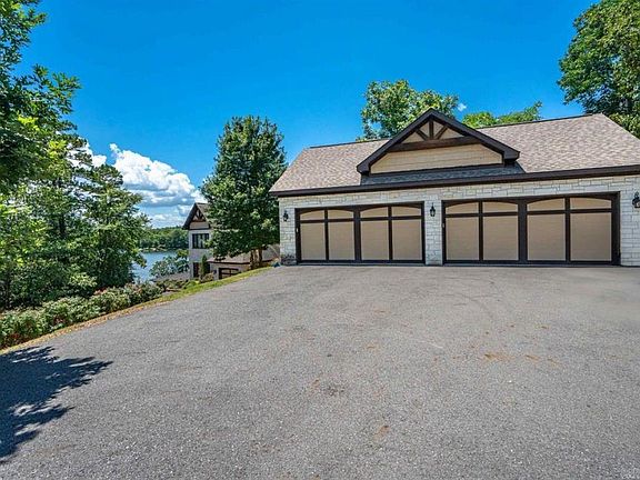 5th image of 359 Dakota Dr
