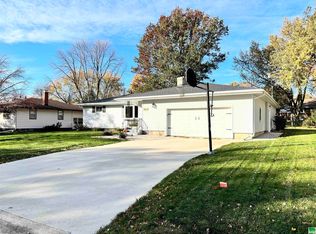 912 Pierce Dr, Storm Lake, IA 50588