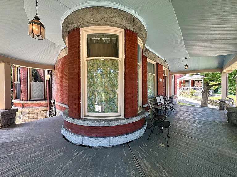 211 Loraine Ave — Photo 7