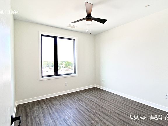 4th image of 222 W 75th St #C