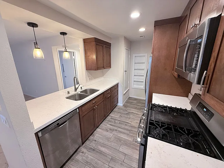 2035 Lakeridge Cir #101 — Photo 7