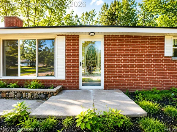 5000 Robert St, Shelby Township, MI 48316