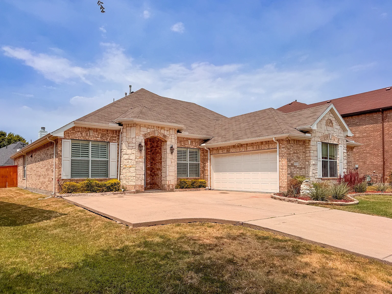 4 bed, 2.5 bath, 2981 sqft, $2,850 — Photo 2