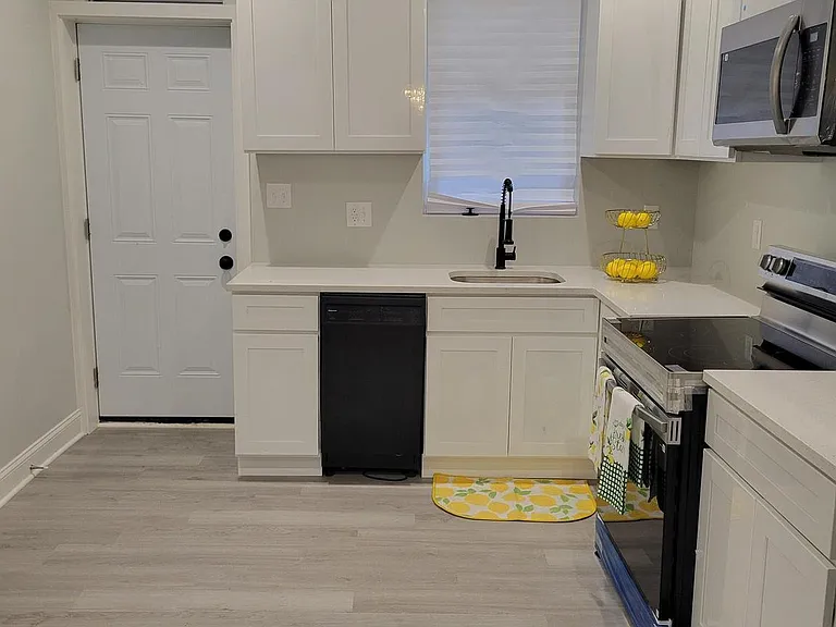 2745 W Mosher St — Photo 13
