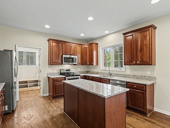 4th image of 1001 Denfield Ct