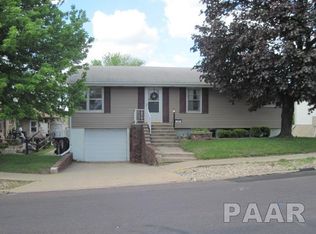 1103 Sheridan Rd, Pekin, IL 61554