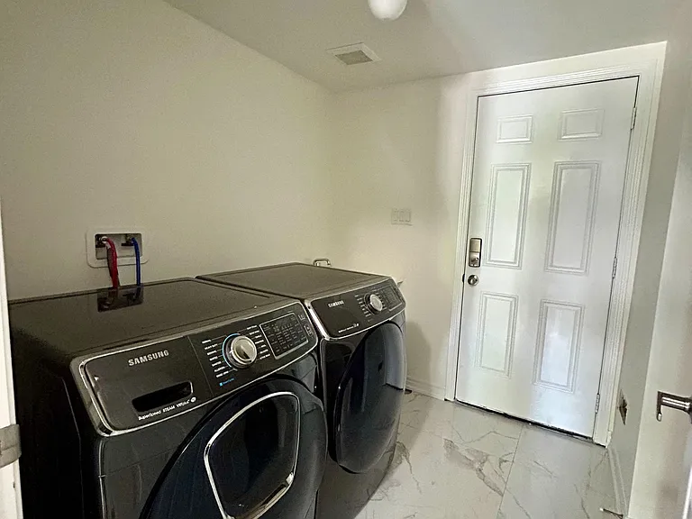 2464 Fall Harvest Cres — Photo 5