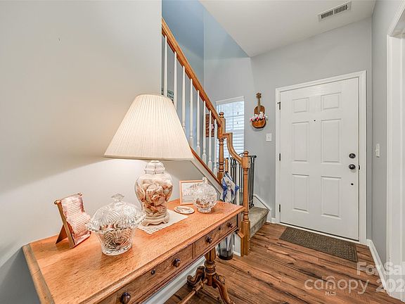 3rd image of 1006 Albany Park Dr