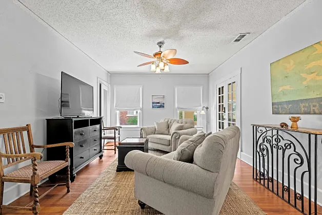 2336 Irwin St — Photo 18