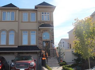 28 Sweetgum Ln, Staten Island, NY 10314