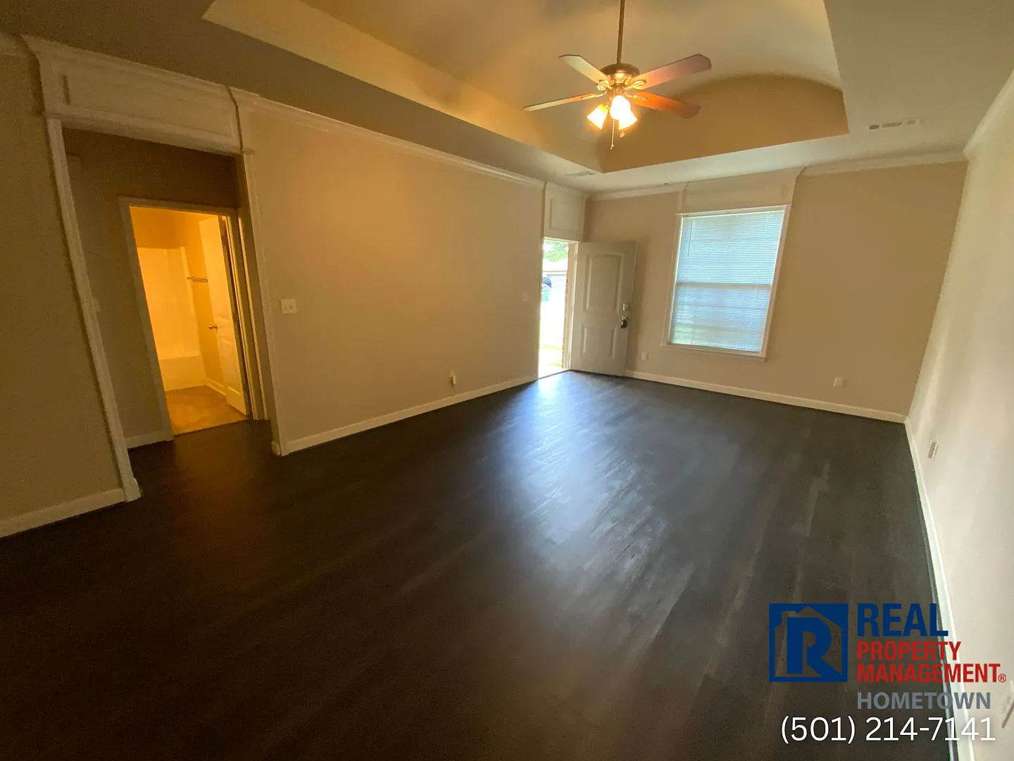Beautiful 3 Bed, 2 Bath Home with Fireplace & 2-Car Garage in Little Rock — Photo 3