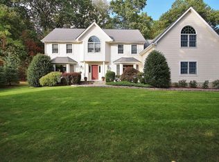 19 Waterview Dr, Ossining, NY 10562