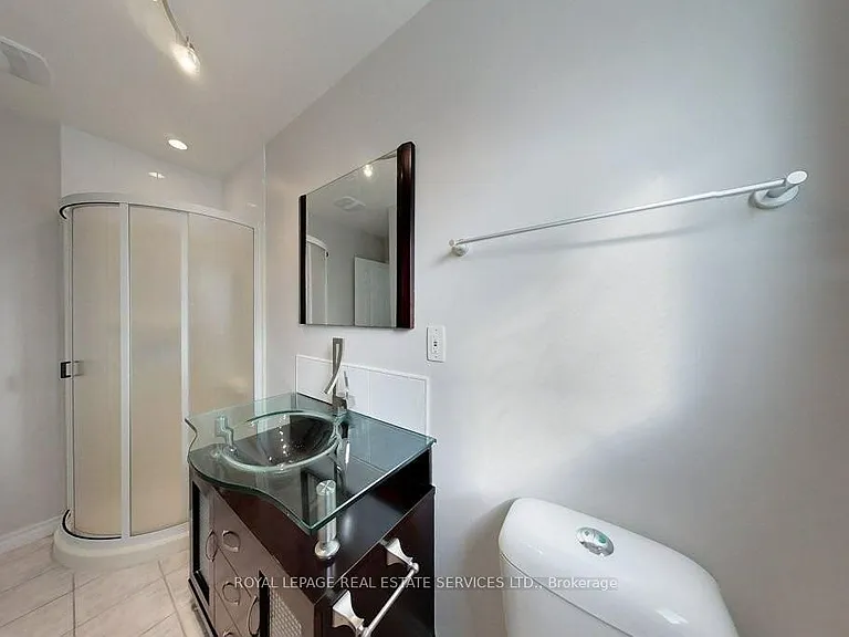 141 Castle Cres — Photo 15