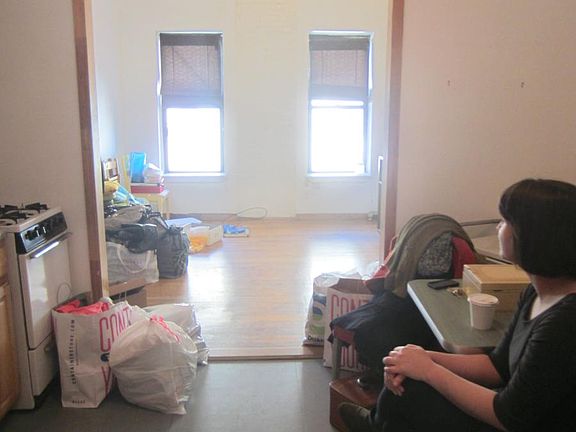 5th image of 261 E 10th St APT 13